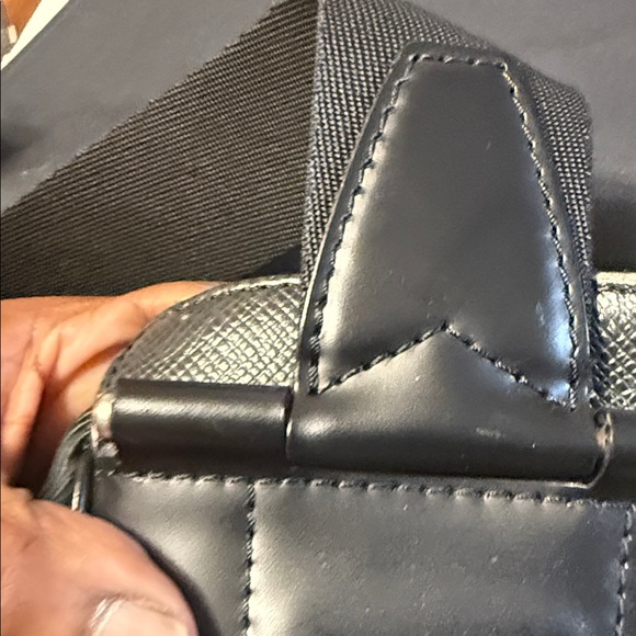 Louis Vuitton Textured Black Briefcase/crossbody bag - Picture 15 of 16